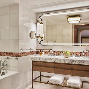 Suite met een Slaapkamer en een King Size Bed